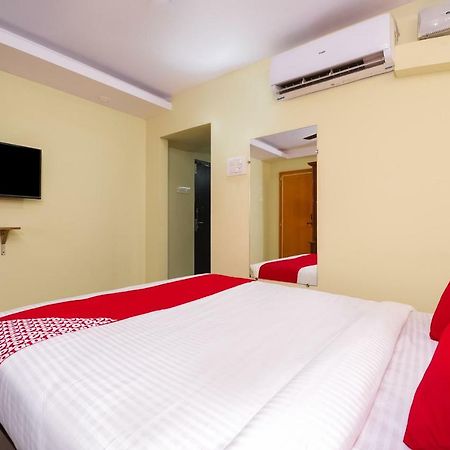 Oyo 26234 Annapurna Nilayam Hotel Vijayawāda Buitenkant foto