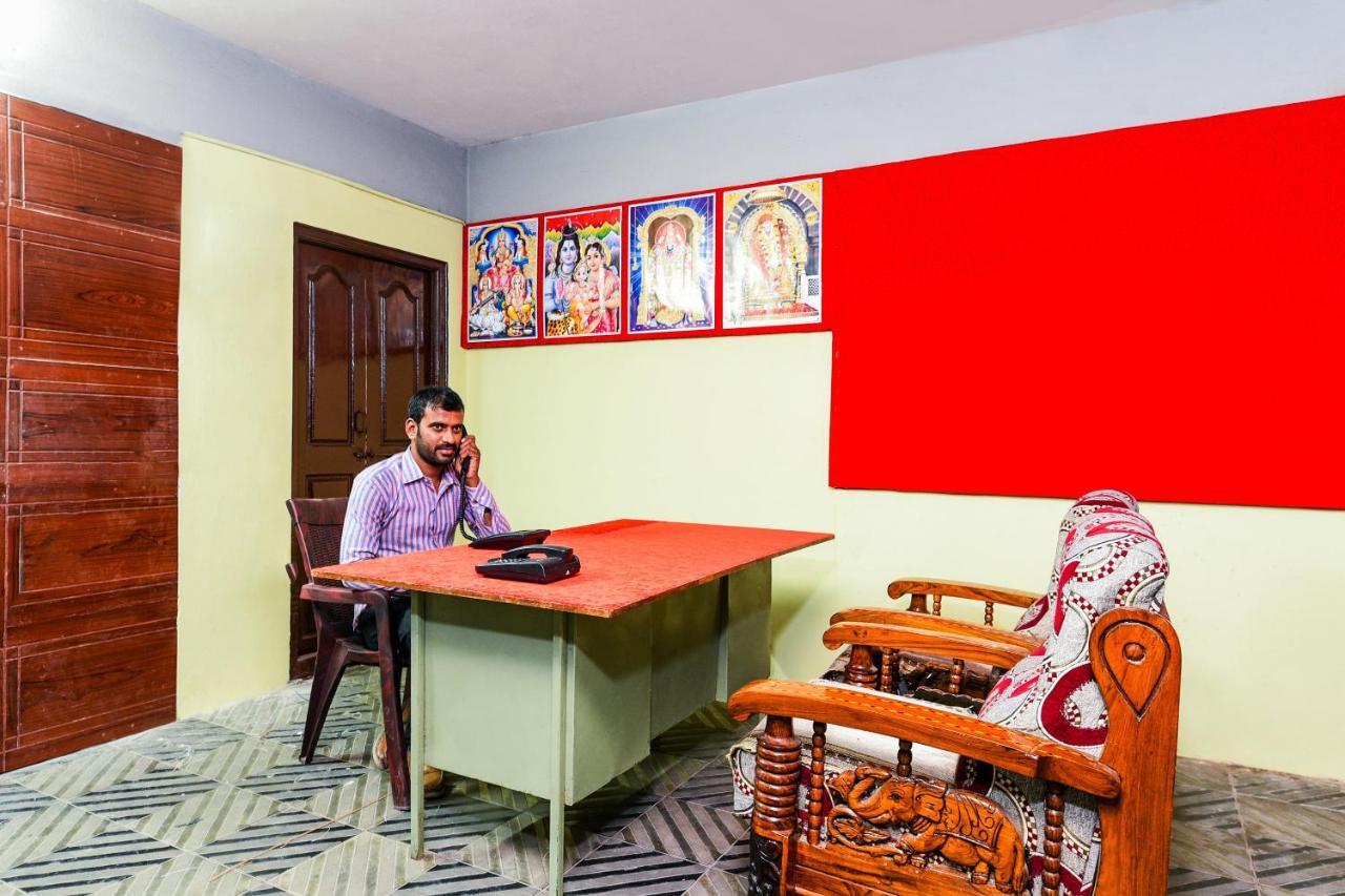 Oyo 26234 Annapurna Nilayam Hotel Vijayawāda Buitenkant foto