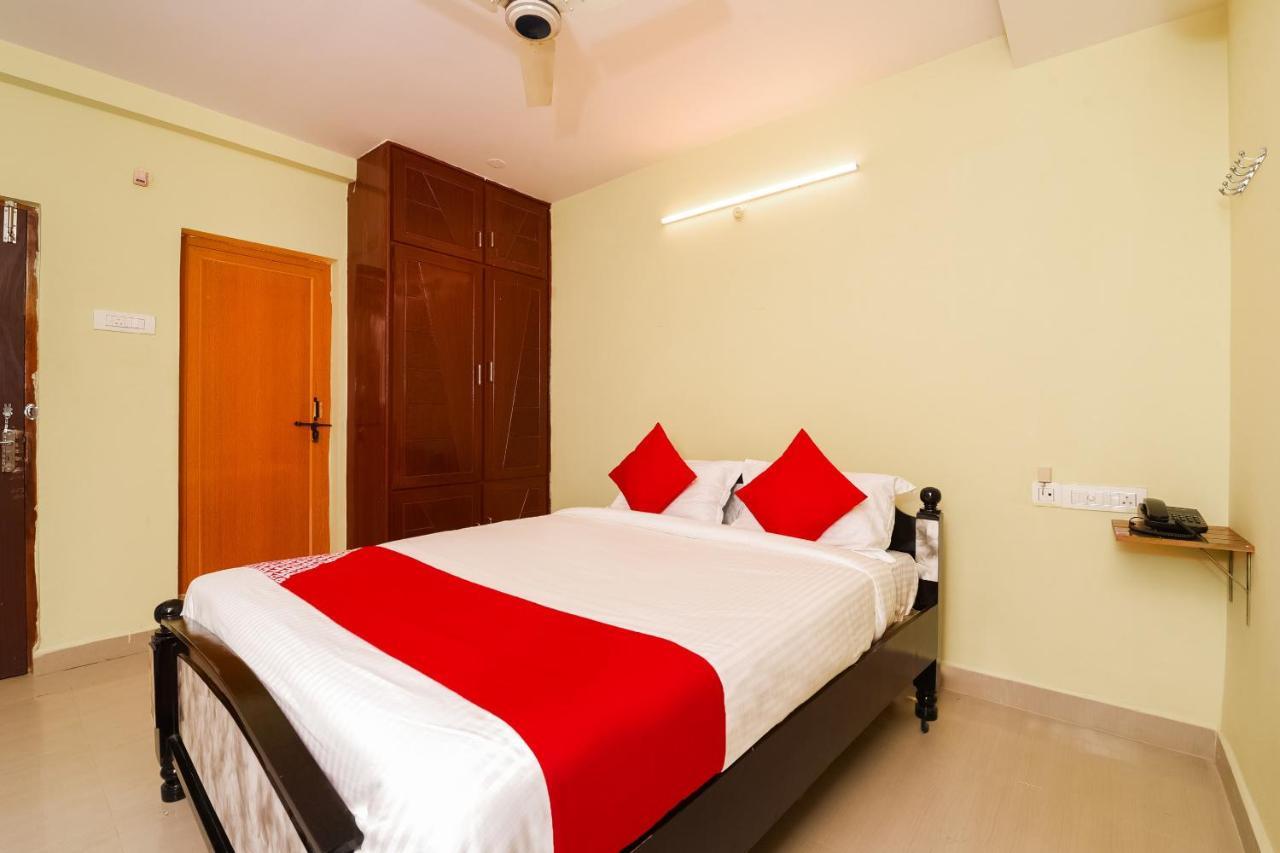 Oyo 26234 Annapurna Nilayam Hotel Vijayawāda Buitenkant foto