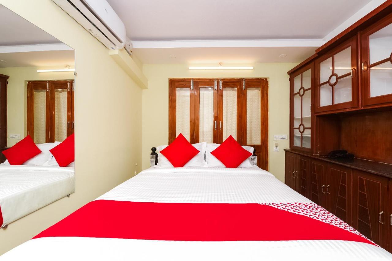Oyo 26234 Annapurna Nilayam Hotel Vijayawāda Buitenkant foto