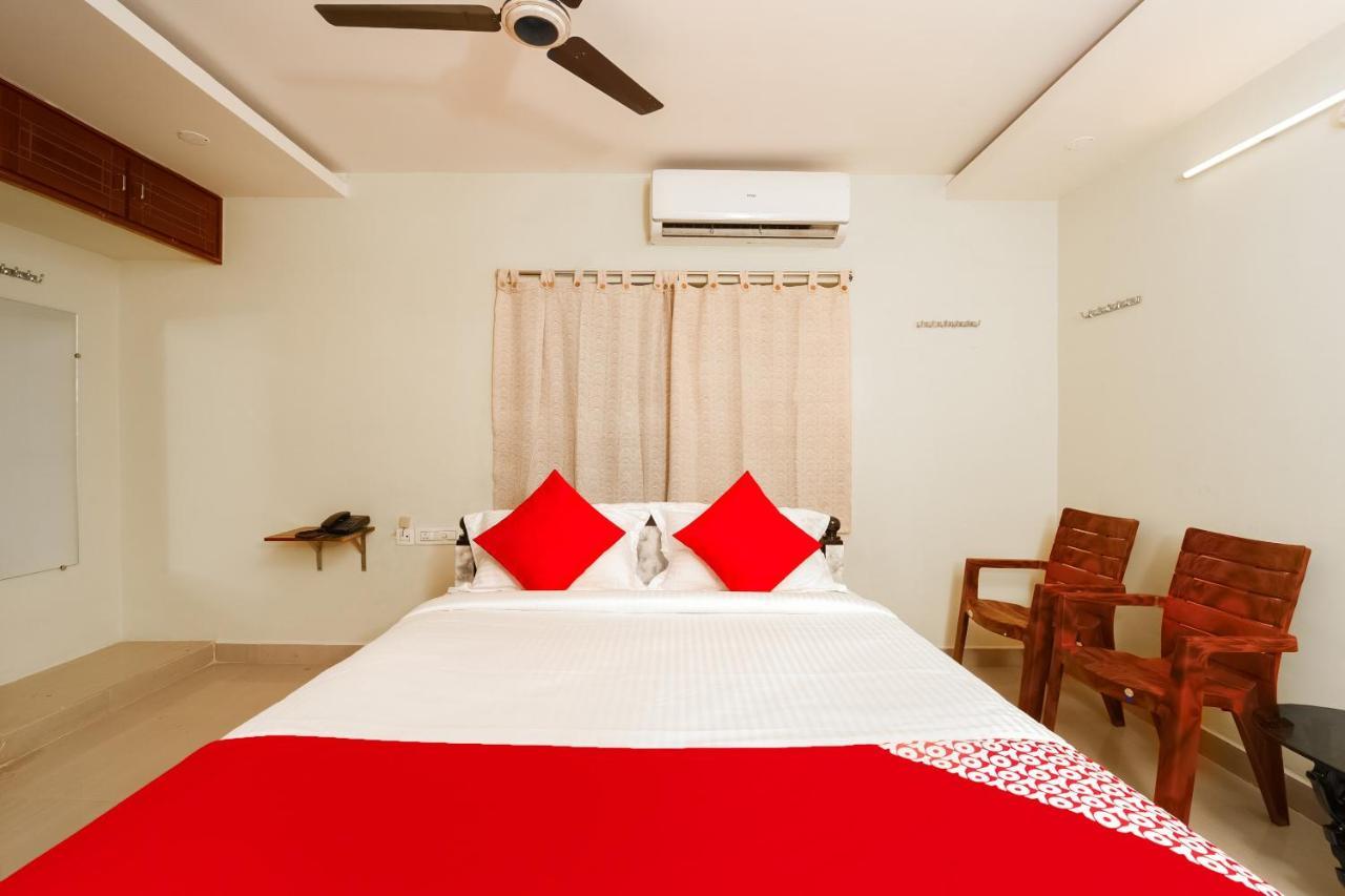 Oyo 26234 Annapurna Nilayam Hotel Vijayawāda Buitenkant foto