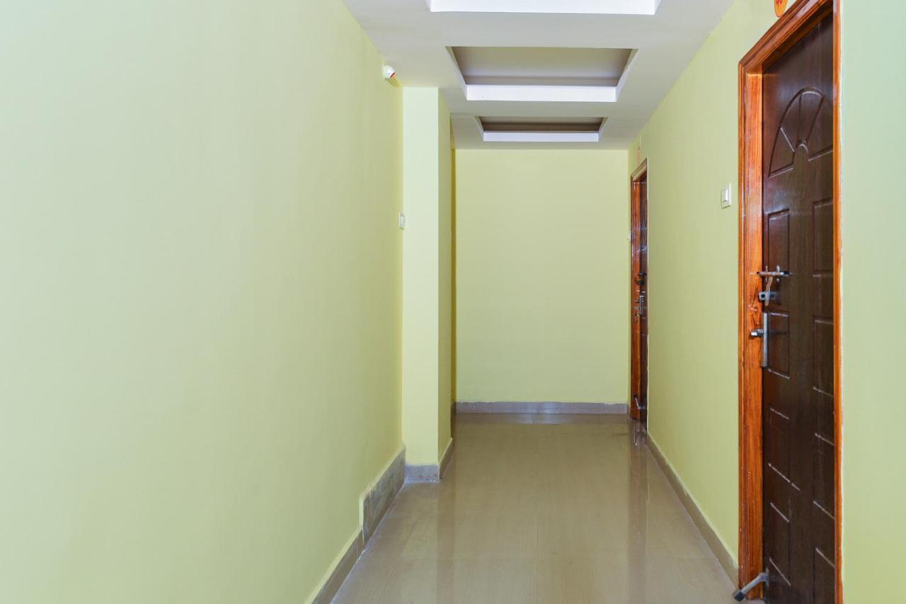 Oyo 26234 Annapurna Nilayam Hotel Vijayawāda Buitenkant foto