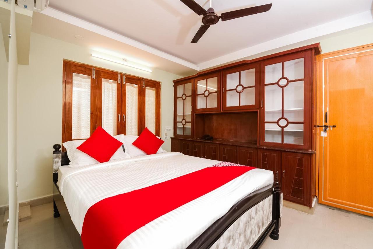 Oyo 26234 Annapurna Nilayam Hotel Vijayawāda Buitenkant foto