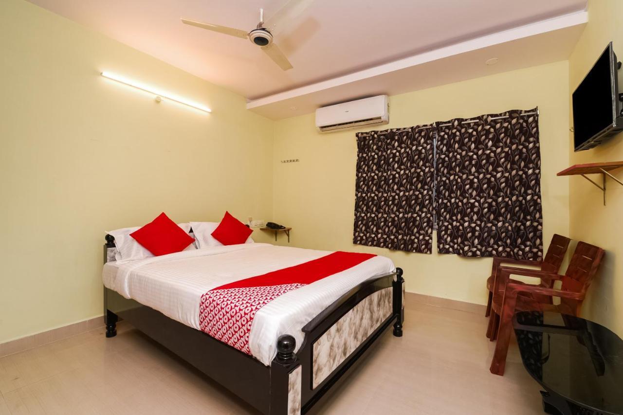 Oyo 26234 Annapurna Nilayam Hotel Vijayawāda Buitenkant foto